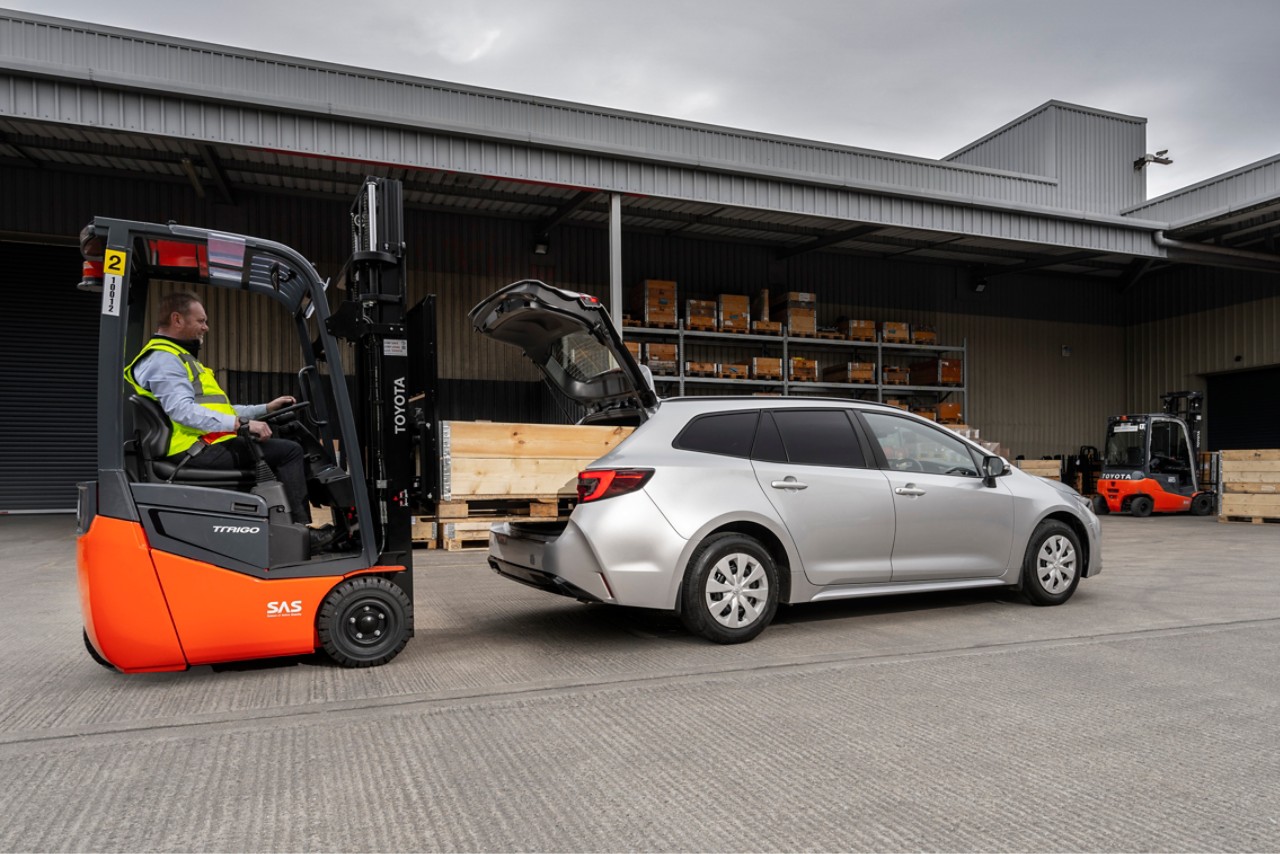 Toyota Corolla Commercial and forklift truck