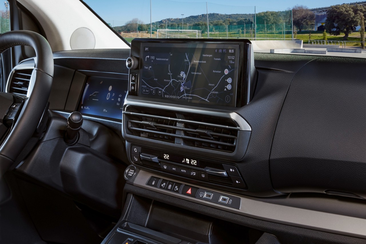 The Proace Verso’s steering wheel and connected cockpit 